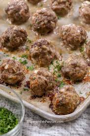 This Is Is A Favorite Italian Meatball Recipe With Lean Beef Ground Pork Italian Seasoning And A Bi Meatball Recipes Easy Beef Meatball Recipe Meatballs Easy