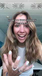 Cheerleader Shoulder Shimmy Eilian