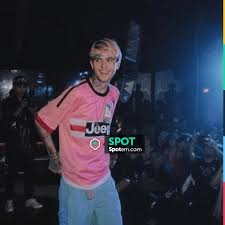 Drake posted a bunch of photos on instagram on wednesday morning wearing a pink juventus jersey. The Pink Jersey Of The Juventus Worn By Lil Peep On The Account Instagram Trimosievski Spotern