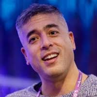 Tom Slattery's Instagram, Twitter & Facebook