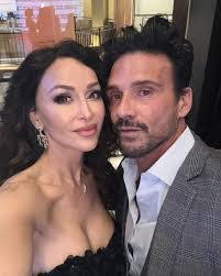 Sara Manis's Instagram, Twitter & Facebook