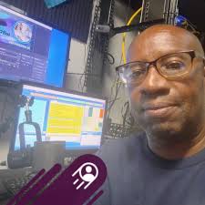 Rockin the entire arena. 18,000 human beings 🔥🎤 GRATEFUL. 🙏 Certain  moments are unforgettable. 🏆 @laclippers #Dee1 #LongTimeComing #LAClippers  #Halftime #HipocriticalHop