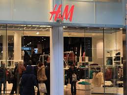 Tickets, tours, hours, address, iulius mall cluj reviews: Ziua De Cluj H M A Cerut DouÄƒ Etaje In Iulius Mall