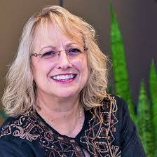 Linda Teets's Instagram, Twitter & Facebook