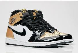 Air Jordan Retro 1 Gold Toe Sneakers Men Fashion Air Jordans Retro Air Jordans
