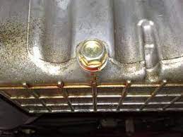 Minyak enjin atau minyak hitam ialah bahan pelincir yang digunakan dalam enjin kereta kita. Jenis2 Kebocoran Minyak Hitam Pada Zordaq Motorsports Facebook