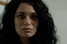 Fibromialgia, la malattia invisibile di Laura: "Ho 100 sintomi e sto in  piedi solo 4 ore al giorno"