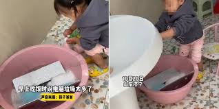 Dad Complains His Laptop Has Junk, 2-Year-Old Daughter Cleans It With Soap  & Water | HardwareZone Forums