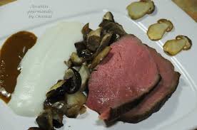 Le Roti De Veau Est Facile A Cuisiner Et Pour Que La Viande Reste Juteuse Et Tres Tendre L Ideal Est De Le Cuire En 2020 Roti De Veau Alimentation Assiette Gourmande