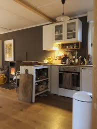 Tiny House Klein Aber Fein Einrichten So Geht S Wandfarbe Minimalistisch Wohnen Haus Einrichten