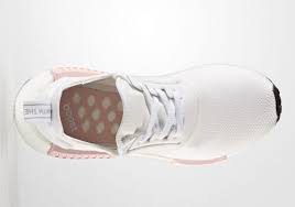 Adidas nmd r2 damen schuhe freizeit sneaker by9315 rosa/weiss. Adidas Nmd R1 White Rose Der Sneaker Des Sommers Schuheliebe De