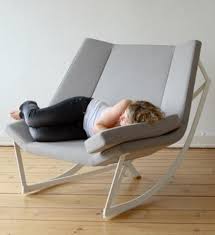 Ce fauteuil très contemporain apportera du caractère à votre décoration. Fauteuil A Bascule Design 25 Idees De Rocking Chair Moderne