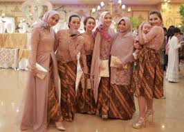 100 Model Gamis Batik Kombinasi Brokat Terbaru 2019 Modern Dan Kekinian Wikipie Co Id Model Baju Wanita Model Pakaian Muslim Batik