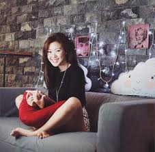 Christabel chua (born 28 march 1991) is a singaporean entrepreneur and social media content creator. Bellywellyjelly