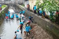 37 koleksi kekinian gambar kartun orang gotong royong kerja bakti gambar gotong royong kartun ideku unik 28 gambar lingkungan sekolah kartun berwarna 180. Gambar Gotong Royong Kartun
