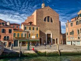 The interior has a single nave, is marked by three chapels on each side. Il Dipinto Su Tela Piu Grande Del Mondo E A Venezia Milano Citta Stato