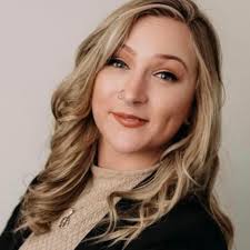 Cassandra Huff's Instagram, Twitter & Facebook