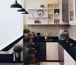 Lemari gantung berfungsi untuk menyimpan berbagai macam perkakas. Cara Mendesain Kitchen Set Minimalis Untuk Ruangan Dapur Kecil Voire Project