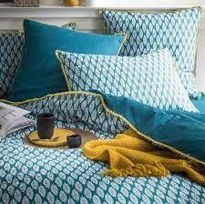 Cependant si on l'accompagne de jaune on passe à une tout autre tendance. Delamaison Meubles Et Accessoires Design Parure De Lit Tete De Lit Bleu Chambre Parentale Bleu Canard