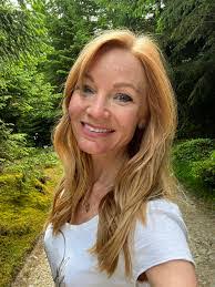 Joann Helms's Instagram, Twitter & Facebook