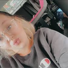 Heather Hofstetter's Instagram, Twitter & Facebook