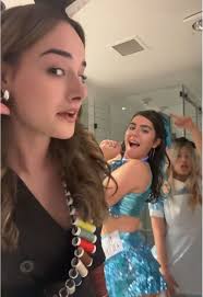 Bathroom break@ginny @Amy