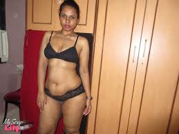 Indian Solo Model Is All Tease In Just Her Black Bra And Matching Underwear  Horny Lily - R18hub