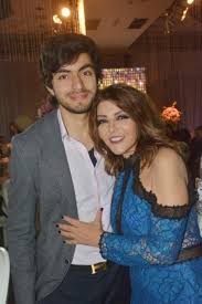 ودائما ما ينشر شادى النابلسى، صورا له مع والدته في مراحل زمنية مختلفة، موجها لها الشكر والثناء على ما قدمته معه خلال حياته، حيث كتب سابقا: ØªÙØ§ØµÙŠÙ„ Ù„Ù‚Ø§Ø¡ Ø³Ù…ÙŠØ±Ø© Ø³Ø¹ÙŠØ¯ ÙˆÙ‡Ø§Ù†ÙŠ Ù…Ù‡Ù†Ù‰ Ø¨Ø¹Ø¯ 24 Ø¹Ø§Ù…Ø§ Ù…Ù† Ø§Ù„Ø§Ù†ÙØµØ§Ù„ Ù…Ø¬Ù„Ø© Ø§Ù„Ø¬Ù…ÙŠÙ„Ø©