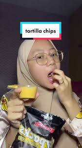 Replying to @𝙁𝙖𝙧𝙞𝙙 sedap weh buat kudap malam malam tortilla chips  @Ariana Sofia 🤤 #videomakan #asmrsounds