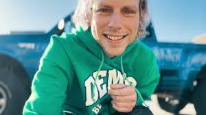 Erik Hunter's Instagram, Twitter & Facebook