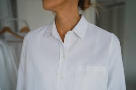 Comment choisir la chemise idéale, les marques chouchou, comment la porter avec un max de style en 2021. Trouver La Chemise Blanche Ideale 8 Marques Au Banc D Essai Le Dressing Ideal