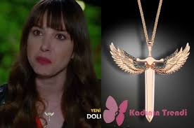 Dolunay-11.-bölümde-Nazlının-taktığı-melek-kolye Devon-Diamond- markadır