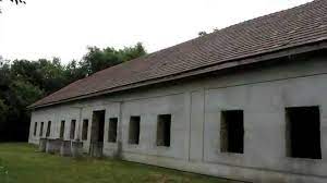 Hajdan egytraktusos volt, árkádíves oldalfolyosóval a belső udvar felé. Geocaching Gc50q3r Hungary Fej 01 Nadasdy Kuria Mansion Lepseny Geolada Youtube