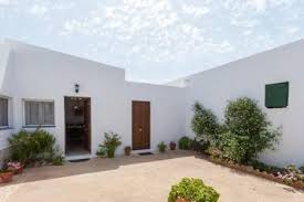 Nuestro alojamiento rural está en una casa antigua restaurada, situada en una de las calles principales del pueblo de guijo de santa bárbara, donde pueden disfrutar de la belleza del paisaje y la tranquilidad. Best Price On Casa Rural Granja La Casa De La Abuela Juana In Conil De La Frontera Reviews