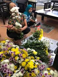 Kreativiti menghias basikal bertemakan hari kebangsaan. Persediaan Untuk Hiasan Pentas Likas Flora Sdn Bhd Facebook