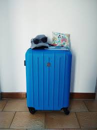Yeahyeahgirl A Deniche Une Jolie Valise Bleue Dans Son Magasin Babou Et Oui Preparer Son Depart En Vacances A Prix Mini Suitcase Valise Depart En Vacances