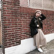 Weekly new trends in clothes, shoes & accessories at zara online. Yan Yan Zara Metallic Pleated Skirt Zara Embroidery Bomber Mango Fringe Backpack Seoul Olive Knit Hongdae Lookbook