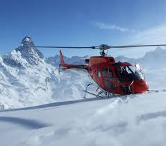 Jetzt geht es durch den unberührten tiefschnee. Heliski Helicopter Leisure Winter Zermatt Switzerland Matterhorn Helicopter