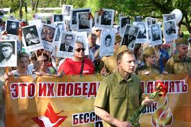Бессмертный полк отдаёт свои страницы календарь, к нам погибшие герои не вернутся. Bessmertnyj Polk Premera Stihotvoreniya I Pesni