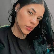 Laura Vanderpool's Instagram, Twitter & Facebook