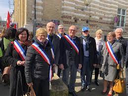 Check spelling or type a new query. Les Agents Des Impots Vent Debout Contre Les Fermetures De Service A Venir