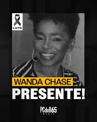 Nos despedimos hoje de Wanda Chase, uma referência no jornalismo e na luta  antirracista. Seu legado de resistência, coragem e compromisso com a  verdade seguirá vivo inspira as novas gerações. Toda nossa