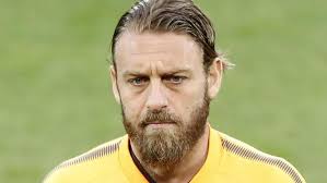 De rossi spielte zuletzt bei бока хуниорс (бока). Serie A Verkleidet Als Opa Daniele De Rossi Besucht Rom Derby