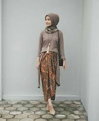 Maybe you would like to learn more about one of these? 7 Model Rok Batik Panjang Simpel Untuk Hijaber Womantalk