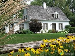 Maison Ancestrale Piece Sur Piece Totalement Reconstruite En 1987 Sur Le Bord De La Riviere Des Mille Iles Sur Un Te Old Country Houses House Exterior Exterior