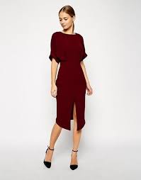 Its beauty lies in its simplicity and modesty and is a good choice for a bridal guest outfit depending on the type of wedding. 8 Fall Wedding Guest Dresses That Will Turn Heads This Season Mywedding Wedding Attire Guest Dresses To Wear To A Wedding Winter Wedding Outfits