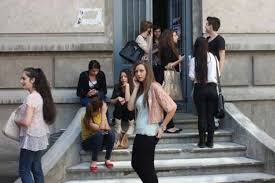 Private, scoli de zi/stat in topul celor mai scumpe 10 scoli din tara cantoanelor, valoarea taxei scolare pe un an de zile unele scoli dispun chiar de barci private, terenuri de echitatie si alte exclusivisme de acest fel. Nivelul De InvÄƒÈ›Äƒmant Din Romania In ComparaÈ›ie Cu Alte È›Äƒri Familist Ro