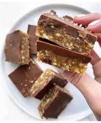 3 Ingredient Chocolate Nut Date Bars Sammi Brondo Nyc Based Registered Dietitian Nutritionist Recipe Chocolate Nuts Food Processor Recipes Filling Snacks