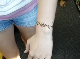 Tattoo Bracelet Beauty Or Fashion It S Up To You To Answer It Answer Beauty Bracelet Fashion Henna Tattoo Designs Simple Henna Tattoo Wrist Tattoos