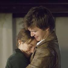 Sub aceeaşi stea este un amestec de melancolie, duioşie, înţelepciune şi umor. The Fault In Our Stars Sub AceeaÈ™i Stea 2014 Film Cinemagia Ro